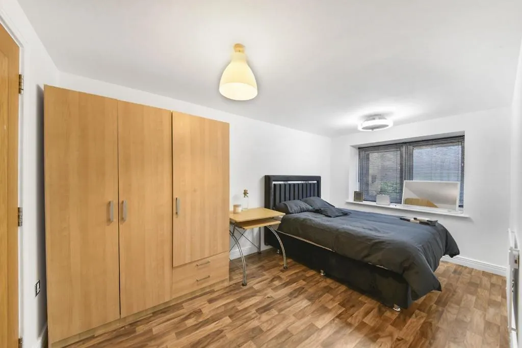 E15Stratford 3Bed 2Bath Plus Parking London 0*,  United Kingdom